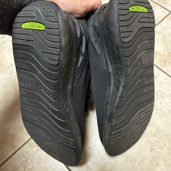 Kizik Step In Black Shoes - Picture 5 of 6